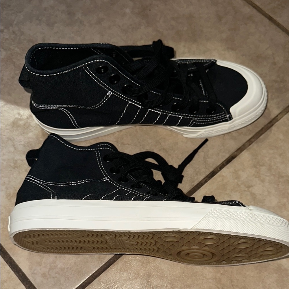 Adidas Black and White Sneakers Sleek Skateboarding Design